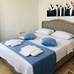 Furnished With Pool, Location Close To The Sea 페티예